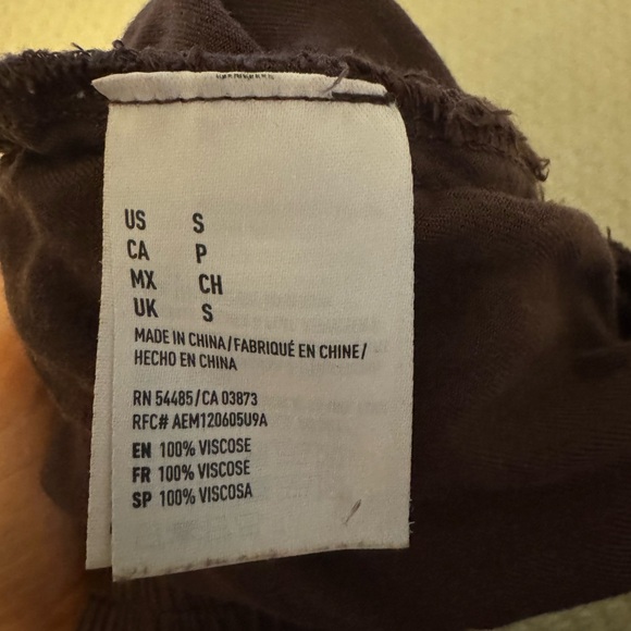 Burgundy American Eagle capri jogger - Picture 4 of 4